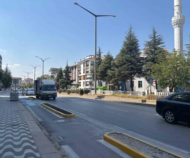 Görünmez çizgiler, artan hız: Vişnelik sakinleri caddede güvenlik istiyor