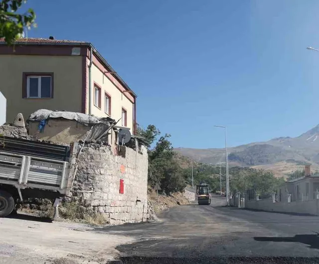 Hacılar’da 1.450 ton asfaltla 700 metrelik güzergâh yenilendi