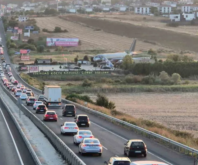 Hafta sonu dalgası: Tekirdağ girişinde kilometrelerce araç kuyruğu