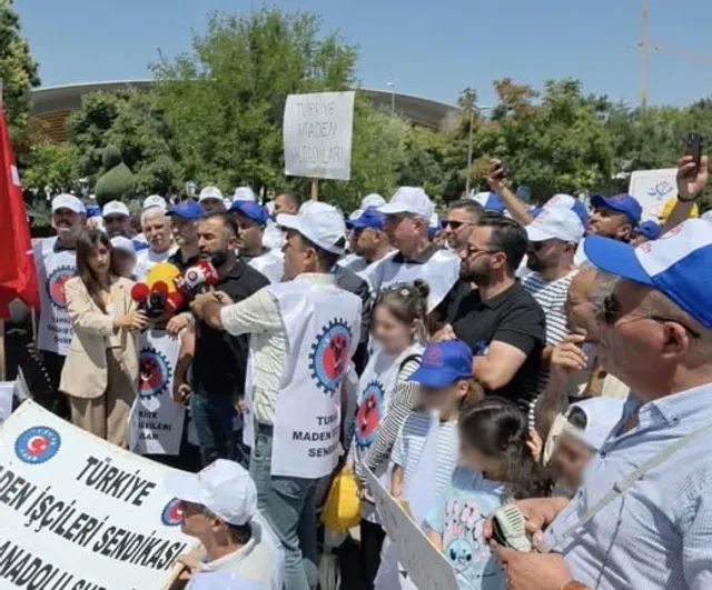 Hak edişleri yatırılmayan madenciler Ulus'tan Ankara Garı'na yürüdü