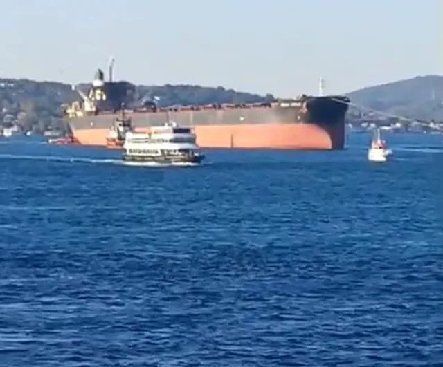 Hasarlı Great Ocean römorkör eşliğinde İstanbul Boğazı'ndan geçti