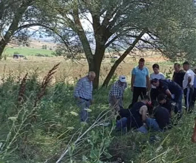Havza’da tarlaya devrilen buğday yüklü traktörde sürücü yaralandı