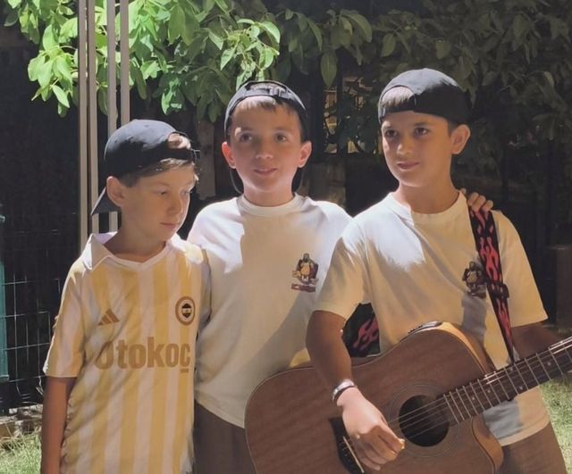 İkizlerin müzik yolculuğu Kütahya sokaklarında sürüyor
