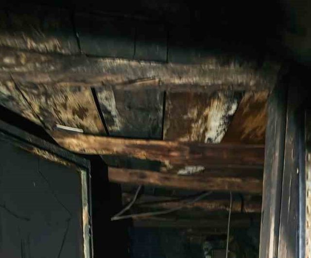 İnegöl'de geri dönüşüm deposunda çıkan yangın apartmanı dumanla sardı