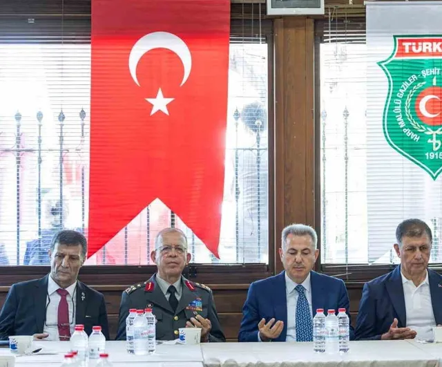 İzmir'de vefa ve birlik günü: şehit aileleri ve gazilerle bir araya gelindi