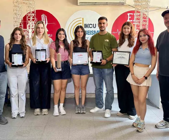 İzmirli mühendis adaylarının sönümleyicili yapı tasarımı eeri sdc 2026'da dünya birincisi