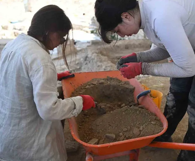 Kadıkalesi-Anaia Höyüğü'nde beş noktada kazı: kilise-manastır çevresi öncelikte