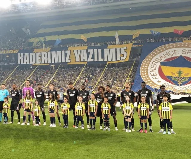 Kadıköy'de dev koreografi Fenerbahçe'ye tarihini hatırlattı