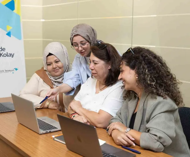 Kadın girişimcilere dijitalde yol gösteren mentörlük ve hibe dönemi başladı