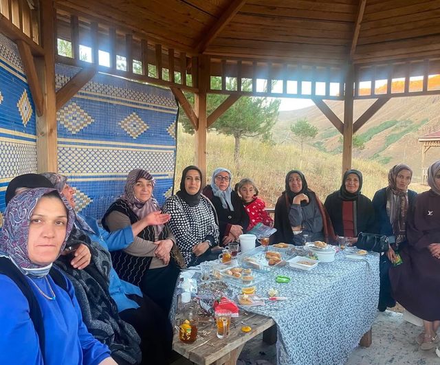 Kadın gündemi Otlukbeli gölü manzarasında ele alındı