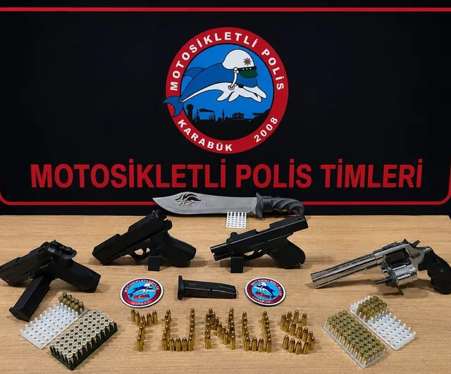 Karabük'te durdurulan araçtan çok sayıda silah ve mühimmat ele geçirildi