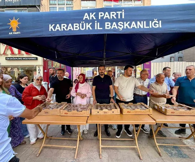 Karabük'te mevlid kandilinde lokma ikramı ve cadde buluşması