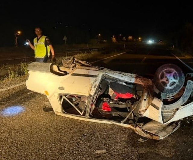 Karabük'te refüje çarpan otomobil takla attı, sürücünün hayati tehlikesi var