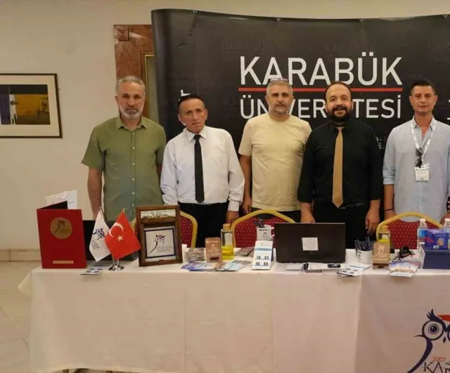 Karabük Üniversitesi İzmir'de adaylara tercih ve kariyer rehberliği sundu