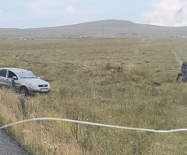 Kars-Iğdır karayolunda şarampole yuvarlanan otomobilde yaralanma yok