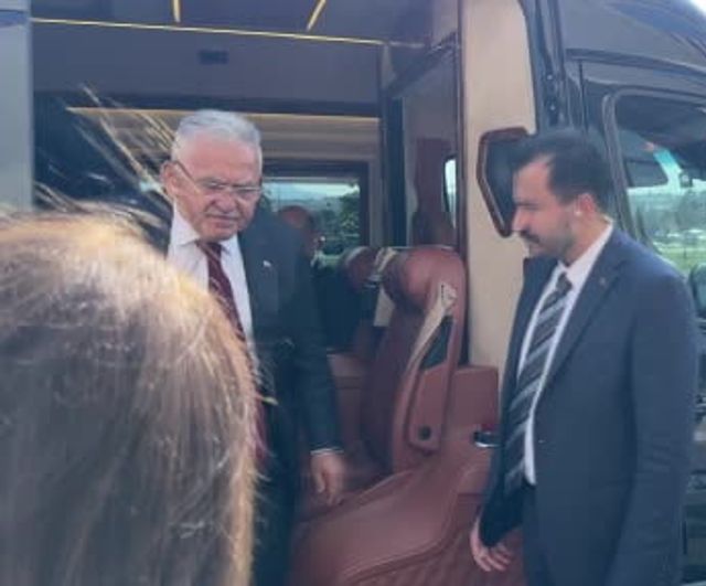 Kayseri'de gençlerle buluşan bakan Abdulkadir Uraloğlu tecrübelerini paylaştı
