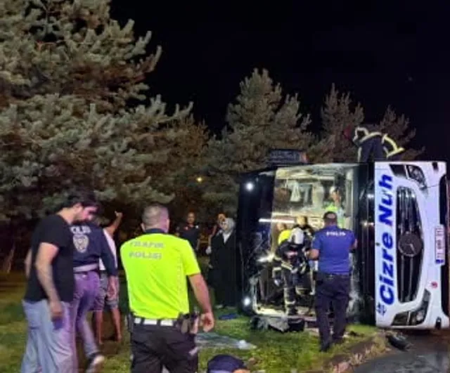 Kayseri'de karayolunda yolcu otobüsü ve yakıt tankeri çarpıştı