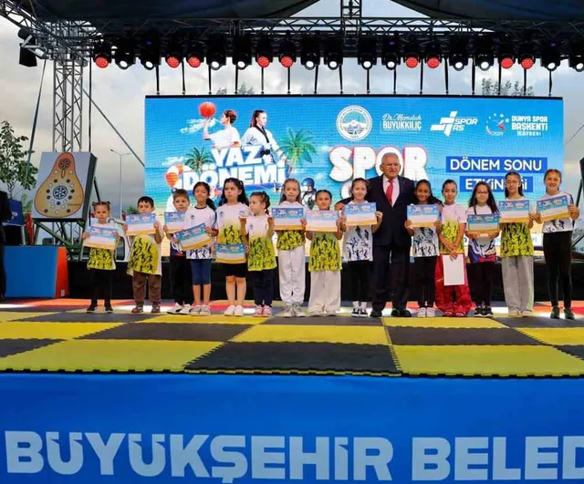 Kayseri'de spor şöleni: 15 bini aşkın öğrenciyle yaz spor okulları sona erdi