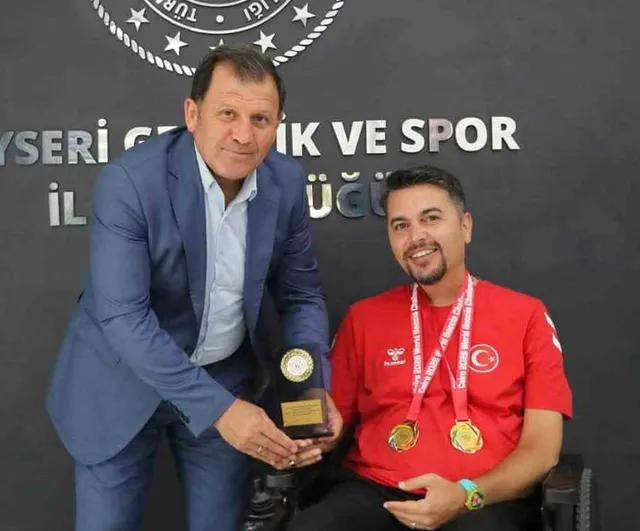 Kayseri'den uluslararası kürsüye: Öner Bozbıyık'ın zaferi