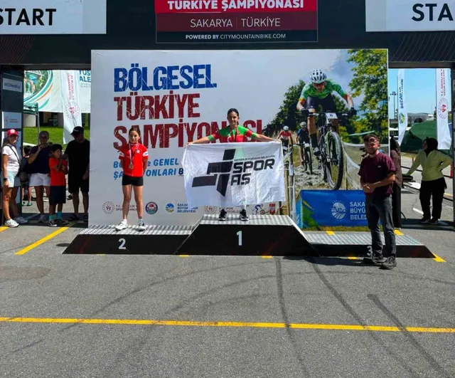 Kayserili genç bisikletçiler Sakarya'da üç Türkiye şampiyonluğu elde etti