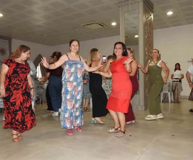 Kepez'de neşeli bir mola: kadınlar matinesinde dostluk ve eğlence