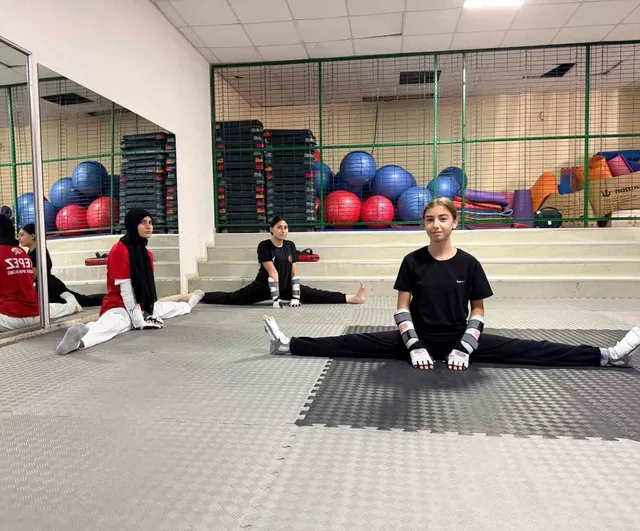 Kepez'te yaz tatili sahalarda: 1.250 öğrenci sporla büyüyor