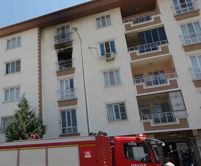 Kilis'te binada çıkan yangın kısa sürede kontrol altına alındı