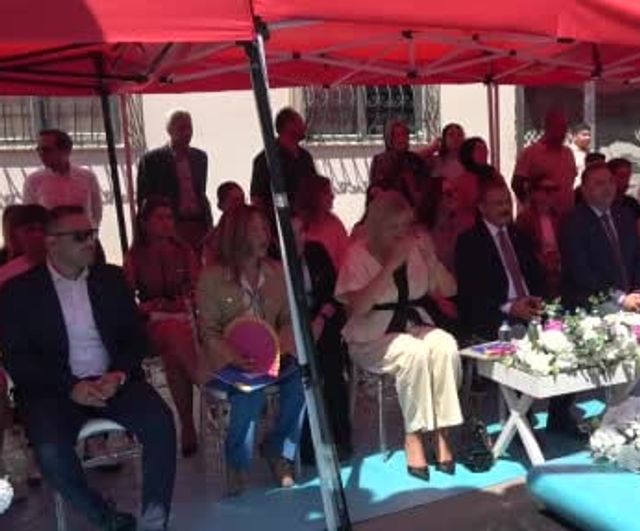 Kilis’te dijital gençlik merkezi açıldı; AB temsilcisi kurdeleyi 'bismillah' diyerek kesti