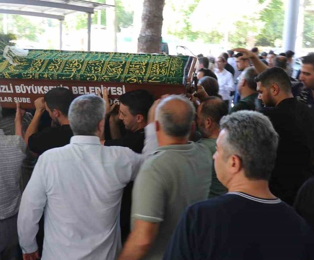 Kınıklı'da yolda yürürken yaşamını yitiren Arzu Acunsöz törenle uğurlandı