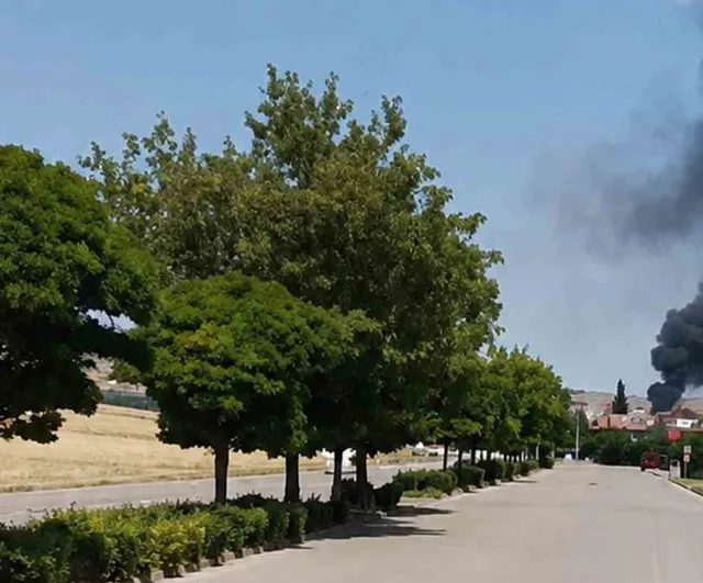 Kırıkkale'de dubleks inşaatında çatı alev aldı, itfaiye büyümeden müdahale etti