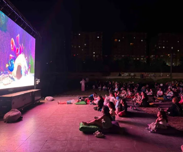 Kırıkkale’de parkta hayal gücü ve açık hava sineması buluşması