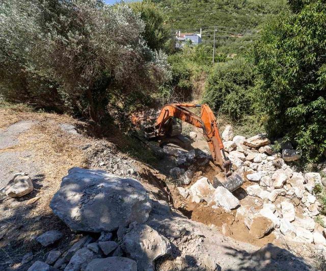 Kıyı ilçelerde dere ıslahlarıyla sel riskine karşı İZSU yatırımı