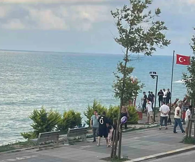 Kıyıya vuran iha Akçakoca sahilinde kısa süreli paniğe neden oldu