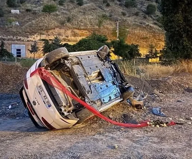 Konvoyda lastik patlaması sonrası gelin automobili takla attı