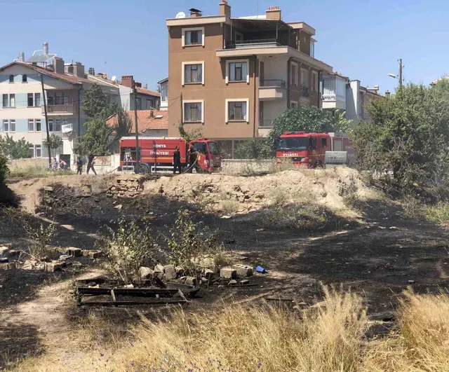 Konya'da Pirebi Mahallesi'ndeki atık yangını mahallede paniğe neden oldu