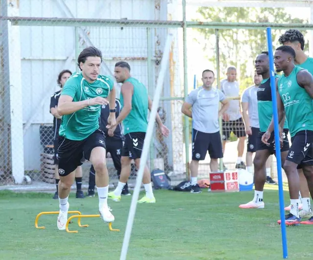 Konyaspor rize sınavına hazır: Enis Destan takımla ilk antrenmanını yaptı