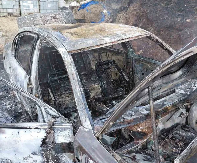 Kozlu'da park halindeki Volkswagen alevlere teslim oldu