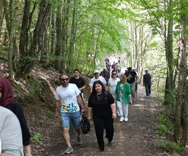 Küçükelmalı'da yürüyüşle çevre bilinci güçlendi