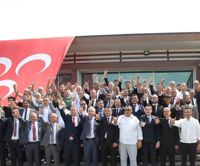 Kula’da yeni dönem: Hüseyin Sönmez ilçe başkanı seçildi