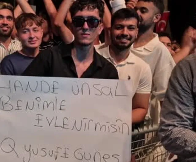 Kumluca bal festivalinde pankartlı teklif ve sahnede ilginç anlar