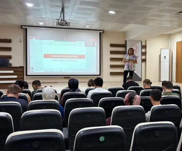 Kütahya'da evlilik hazırlığındaki çiftlere kapsamlı rehberlik