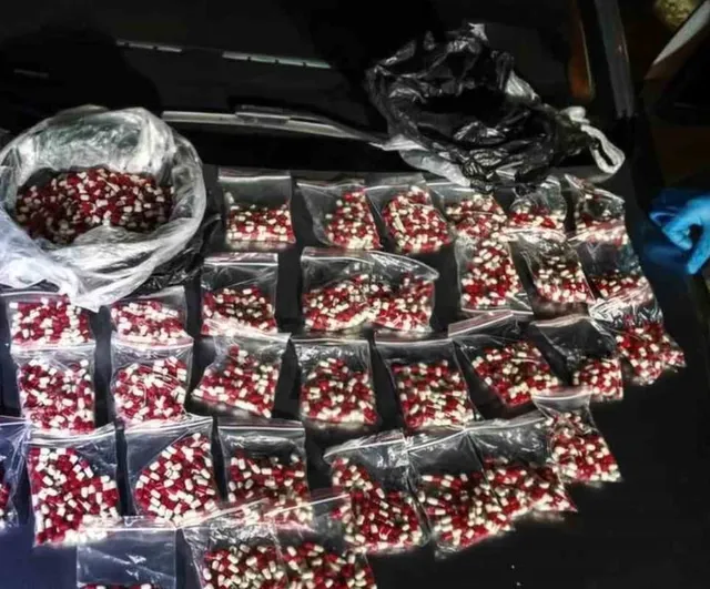 kütahya'da simav girişinde durdurulan araçta 3 bin 716 reçeteli sentetik hap bulundu