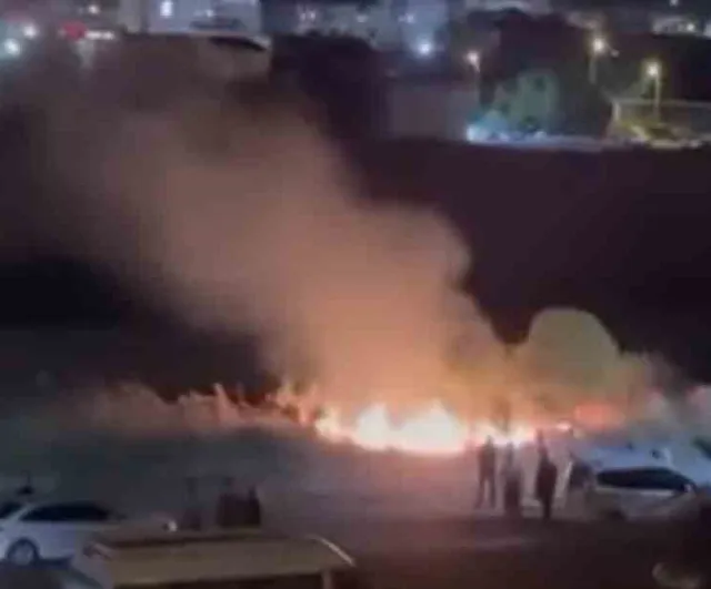 Kutlama alevlere döndü: Susurluk'ta havai fişekten yangın çıktı