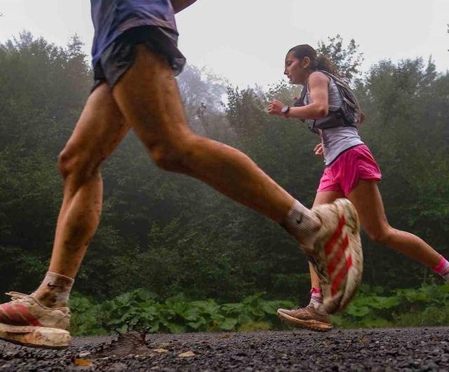 Kuzuyayla’da 905 sporcu doğa ve müzik eşliğinde zirve hedefledi