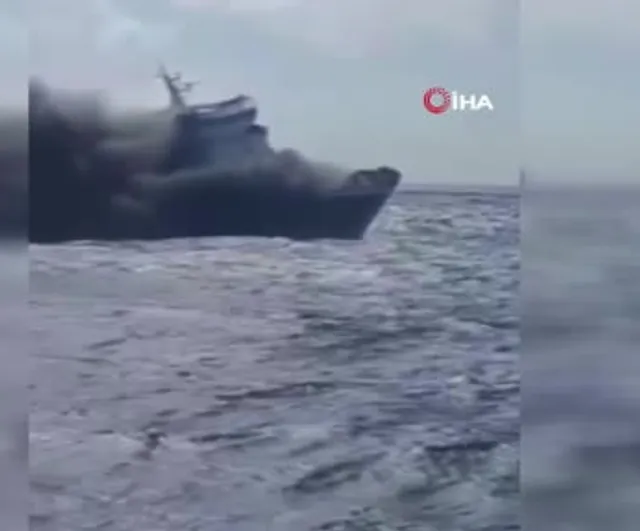 Madura açıklarında alev alan feribotta arama kurtarma çalışmaları sürüyor