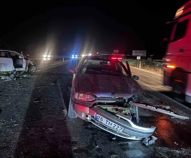 Mahmudiye kırsalında iki otomobil çarpıştı, beş kişi yaralandı