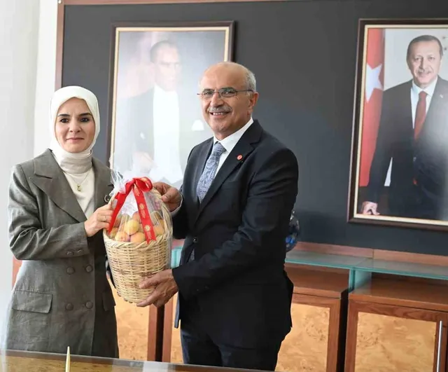 Malatya'nın yeni şehir kütüphanesi gençlerin ilgi odağı oldu