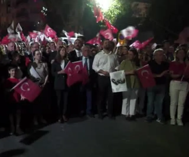 Manisa'da zafer yürüyüşü Hadise konseriyle bayram coşkusuna dönüştü