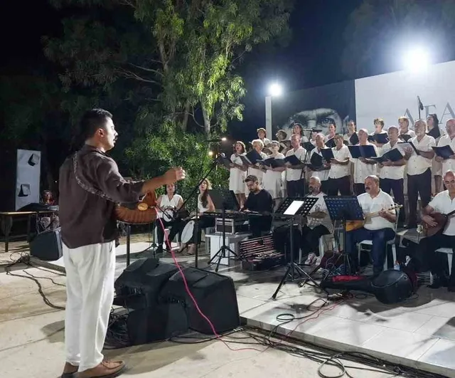 Mavişehir'de Türk halk müziği korosu yaz akşamı büyüledi