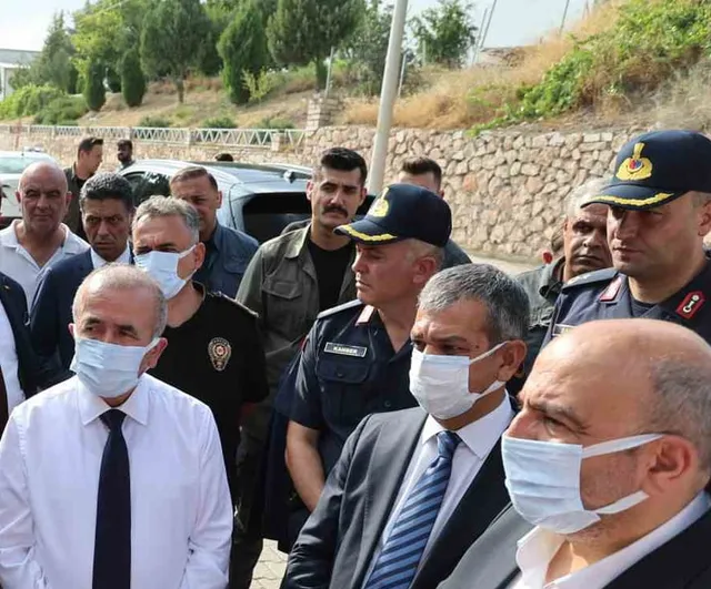 Megaboard'daki yangın kentte duman endişesi yarattı, 5 işçi hafif yaralandı